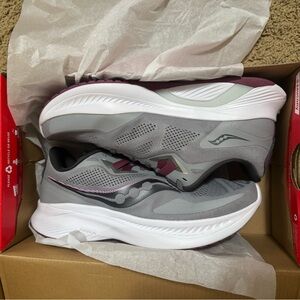 New in box! Saucony Guide 15 Alloy/Quartz S10685-15 Women's size 11 W (wide)